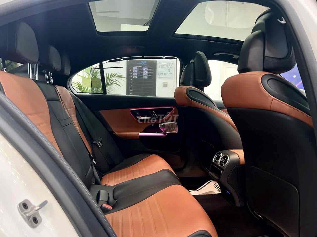 Mercedes Benz C Class 2025 C300 V2 AMG siêu lướt. Mua bán Ô tô tại Quận Bình Thạnh Tp Hồ Chí Minh được đăng bởi Hùng Mercedes Haxaco Hàng Xanh hình 10