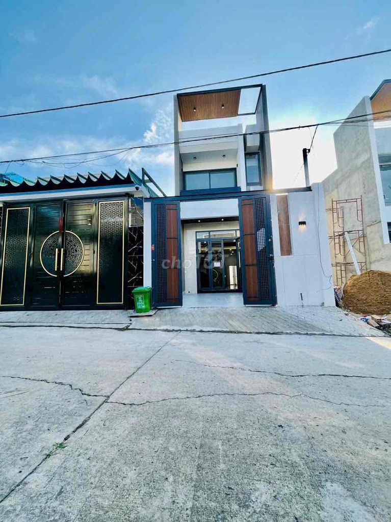 Nhà lầu p Trảng Dài full thổ cư