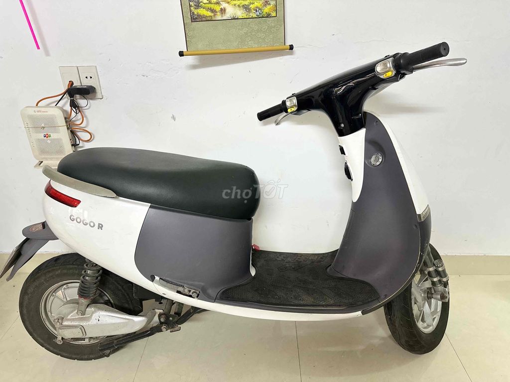 Cần bán xe điện trắng xinh gấp