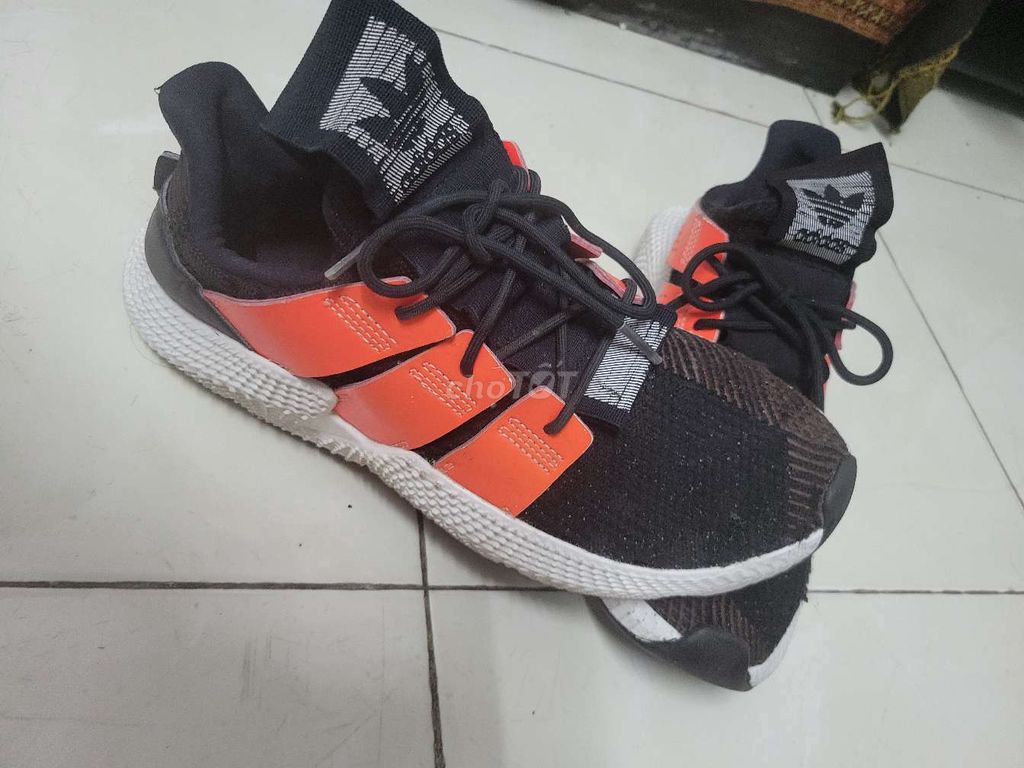 Adidas sọc cam size 42