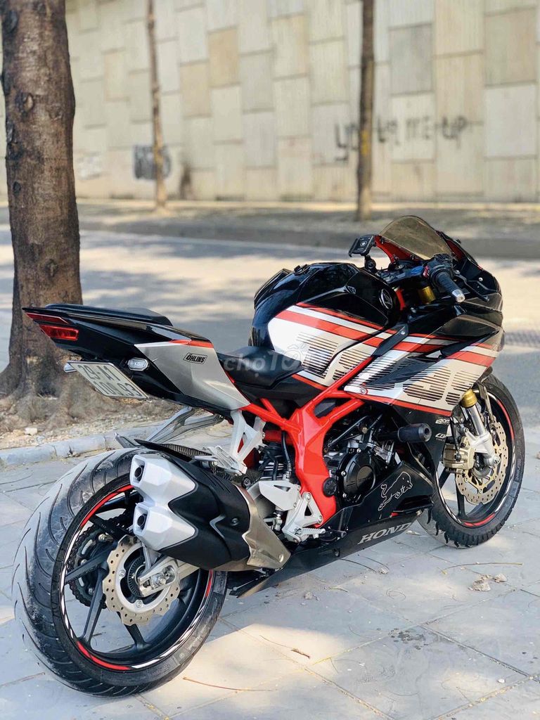 Honda CBR 250RR rất mới leng keng xe lướt nguyên. Mua bán Xe máy tại Quận Nam Từ Liêm Hà Nội được đăng bởi Tong motor xe may hình 10