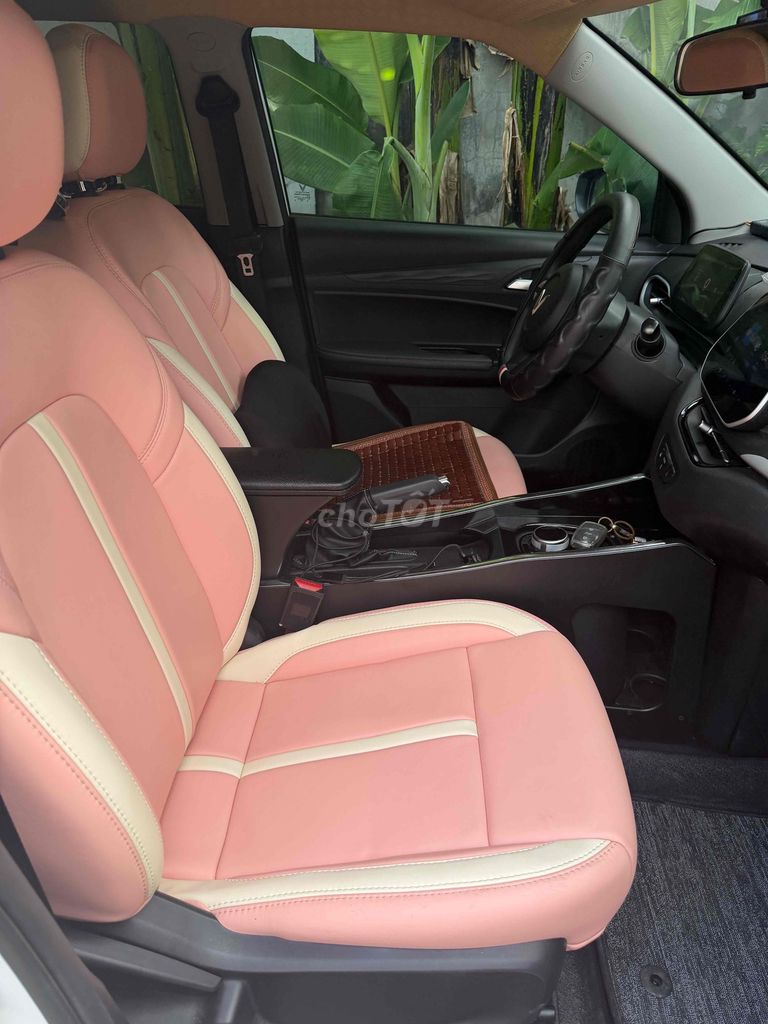 VinFast VF5 Plus 2025 Белый городской пляж протяженностью 18000 км
