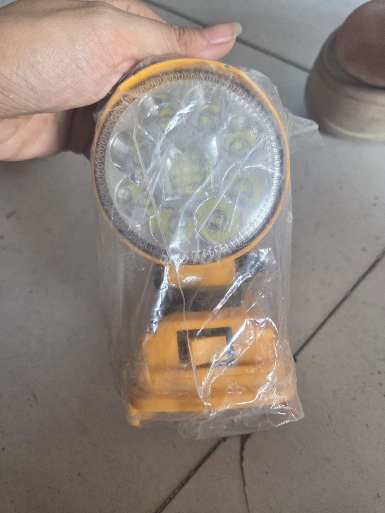 Đèn pin Vàng Nhựa. Mua bán Đèn tại Quận Bình Tân Tp Hồ Chí Minh được đăng bởi Thiên Minh Tools hình 1