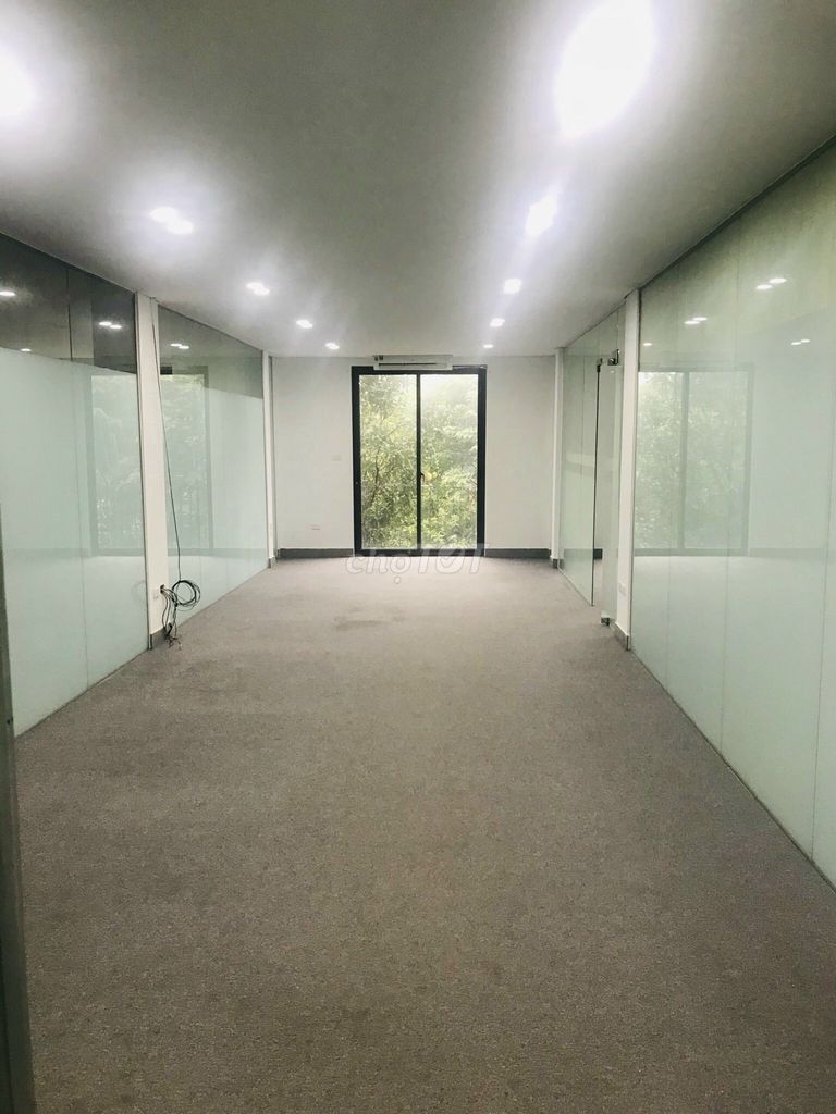 Văn phòng Nguyễn Văn Lộc gần TSQ 70m², thang máy, sàn rộng và thoáng
