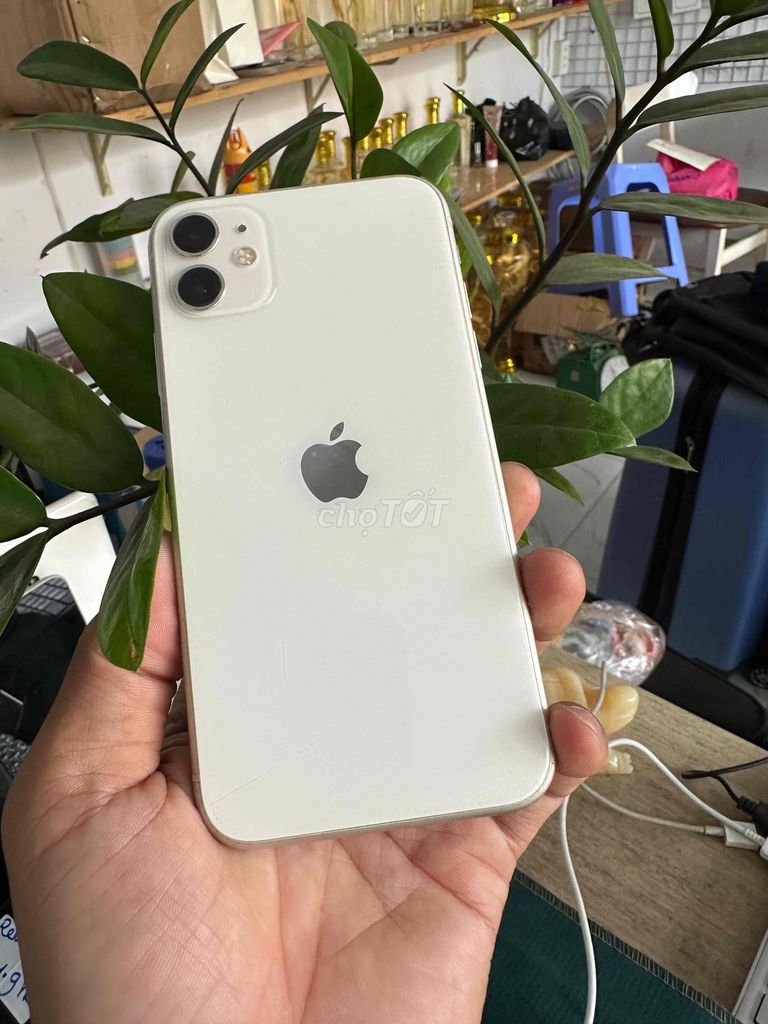 Apple iPhone 11 64GB Trắng Đã sử dụng. Mua bán Điện thoại tại Thành phố Dĩ An Bình Dương được đăng bởi junstar store hình 1