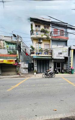 Nhà phố 32 m² · 2 PN · Đường Bùi Công Trừng