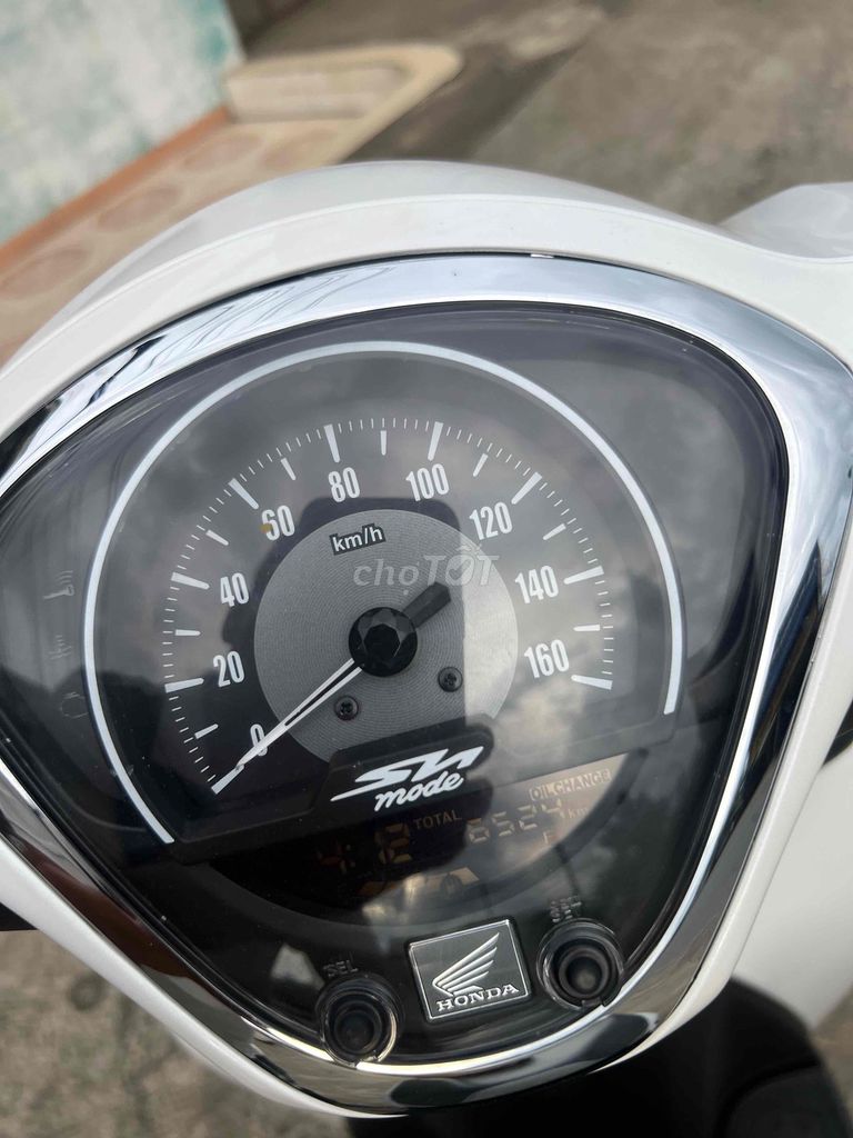Honda SH Mode 2024 Trắng 6000 km có bán trả góp. Mua bán Xe máy tại Huyện Trảng Bom Đồng Nai được đăng bởi cửa hàng xe máy Trần Sơn  hình 5