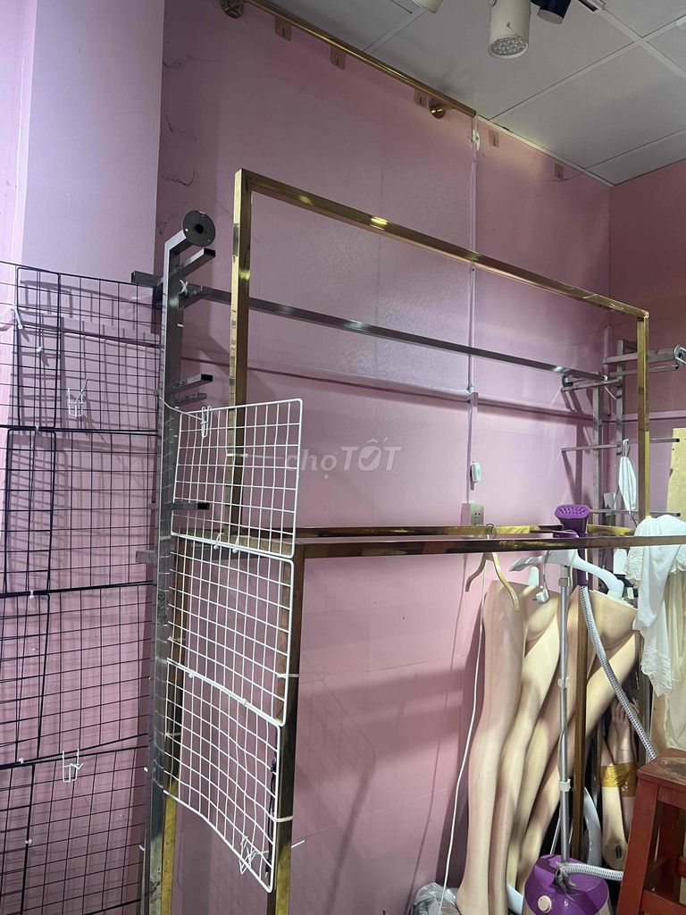 Kệ treo quần áo Inox gắn tường. Mua bán Tủ, kệ gia đình tại Huyện Nhơn Trạch Đồng Nai được đăng bởi Thanh nhi hình 1
