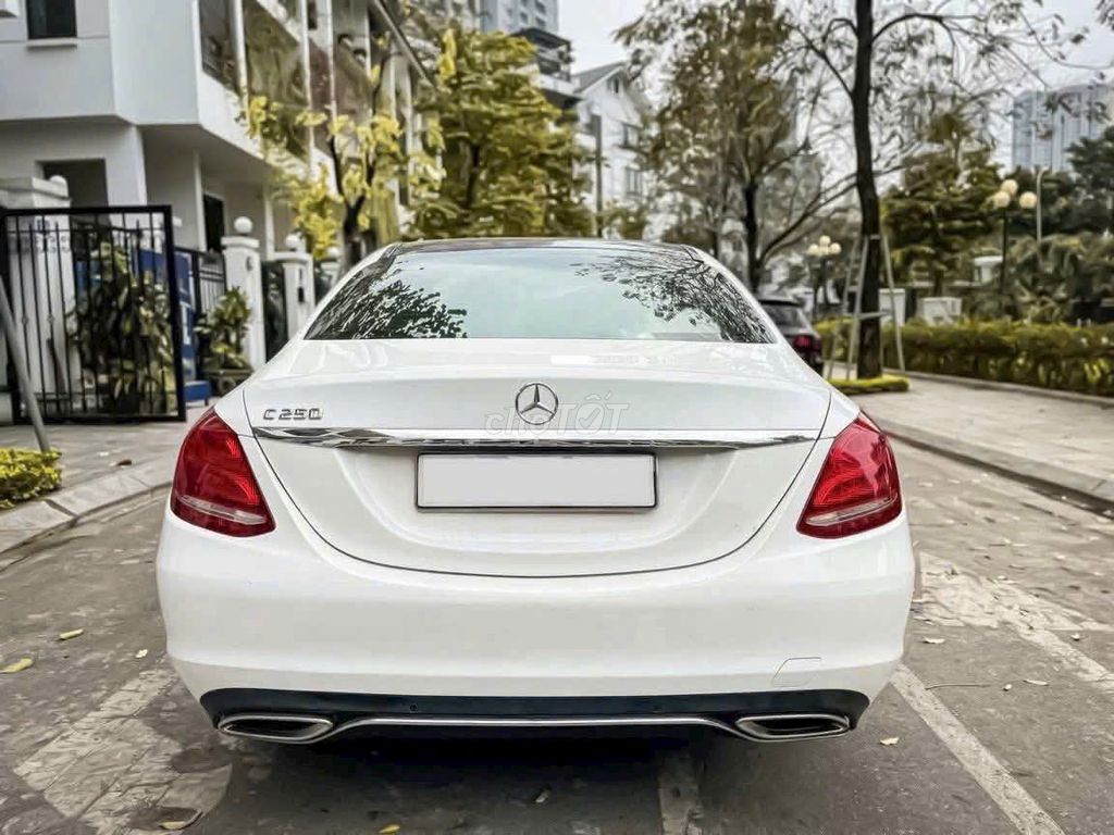 🔺MERCEDES C250 EXCLUSIVE MODEL 2017 MỘT CHỦ. Mua bán Ô tô tại Quận 7 Tp Hồ Chí Minh được đăng bởi Tung hình 4