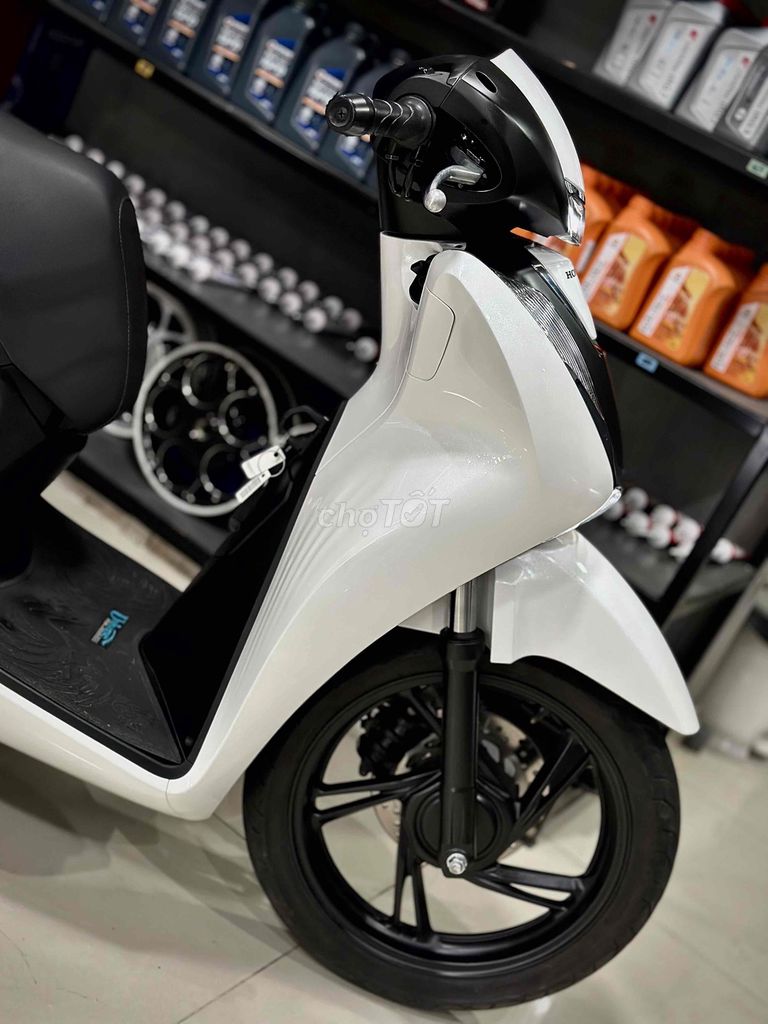 Sh125i 2024 Odo8k Lướt chính chủ ( Hỗ trợ GÓP ) 🔥🔥. Mua bán Xe máy tại Thị xã Phú Mỹ Bà Rịa - Vũng Tàu được đăng bởi Cửa Hàng Xe Máy Phú Mỹ hình 11