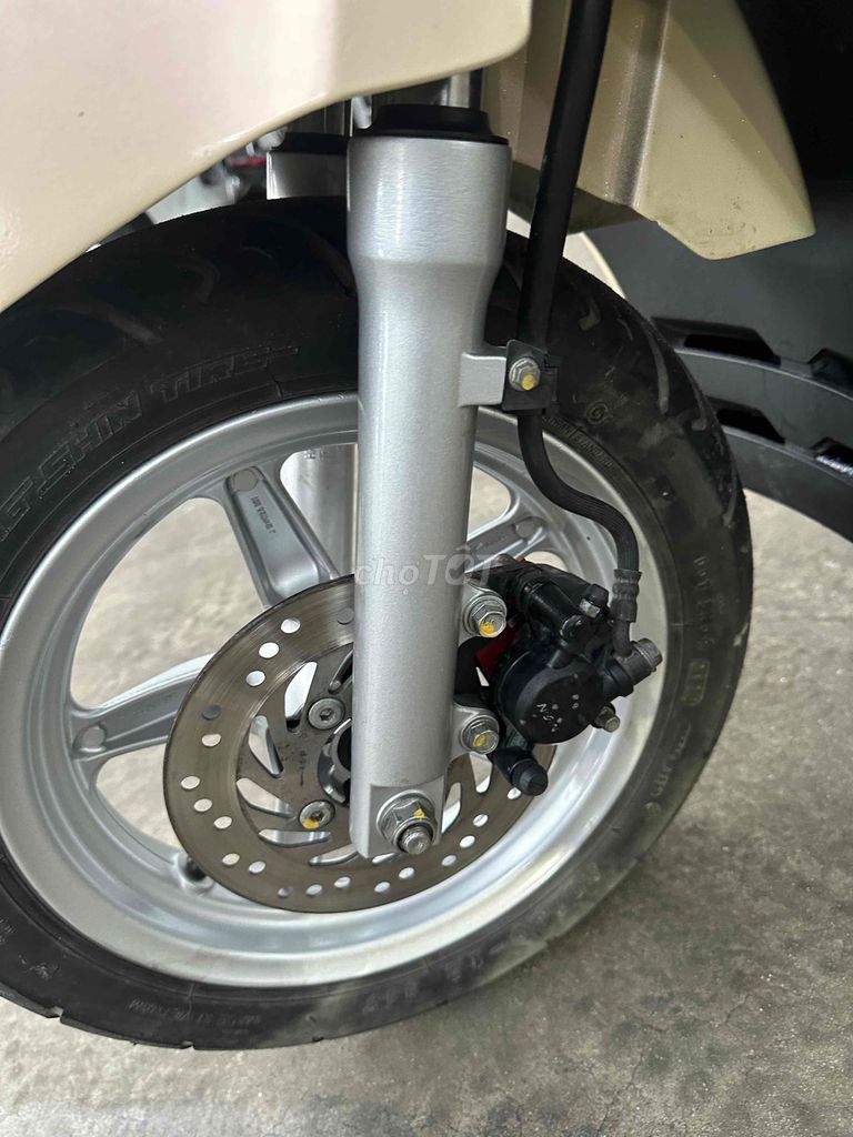 Honda LEAD 125 Fi желтый кремовый конец 2014 г. госномер Хошимина