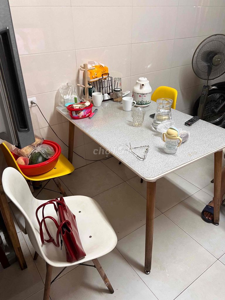 Bàn ăn 4 chỗ Gỗ, Kim loại Trắng Hiện đại. Mua bán Bàn ghế tại Huyện Thanh Trì Hà Nội được đăng bởi kiên hình 1