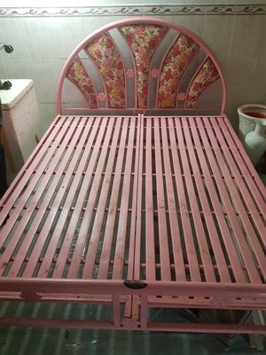 Thanh ly giường sắc 1 m 6 màu hồng giá rẻ