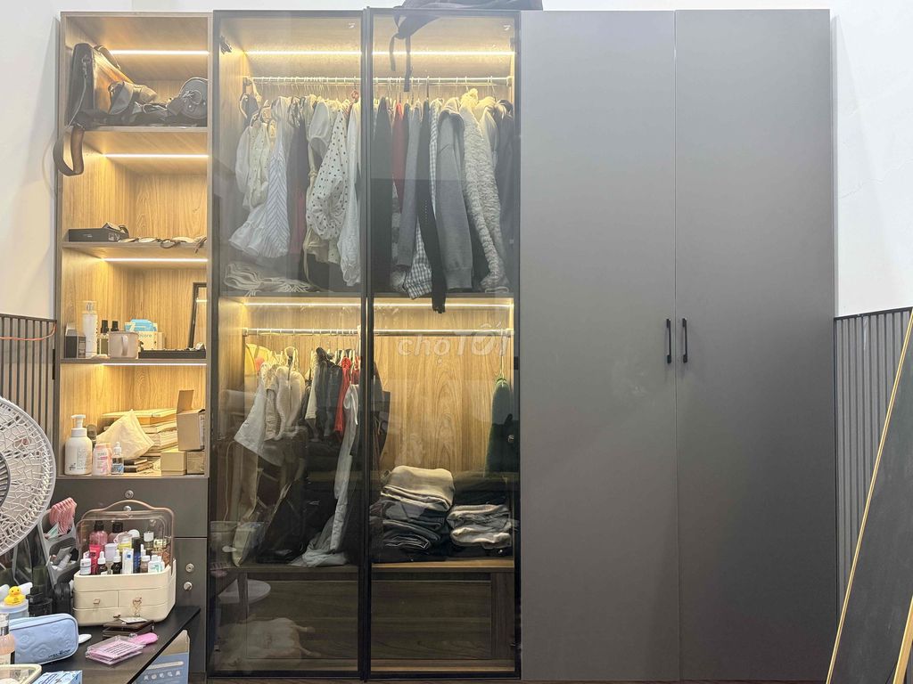 Tủ quần áo gỗ kính hiện đại. Mua bán Tủ, kệ gia đình tại Thị xã Tân Uyên Bình Dương được đăng bởi Phạm Yến My hình 1