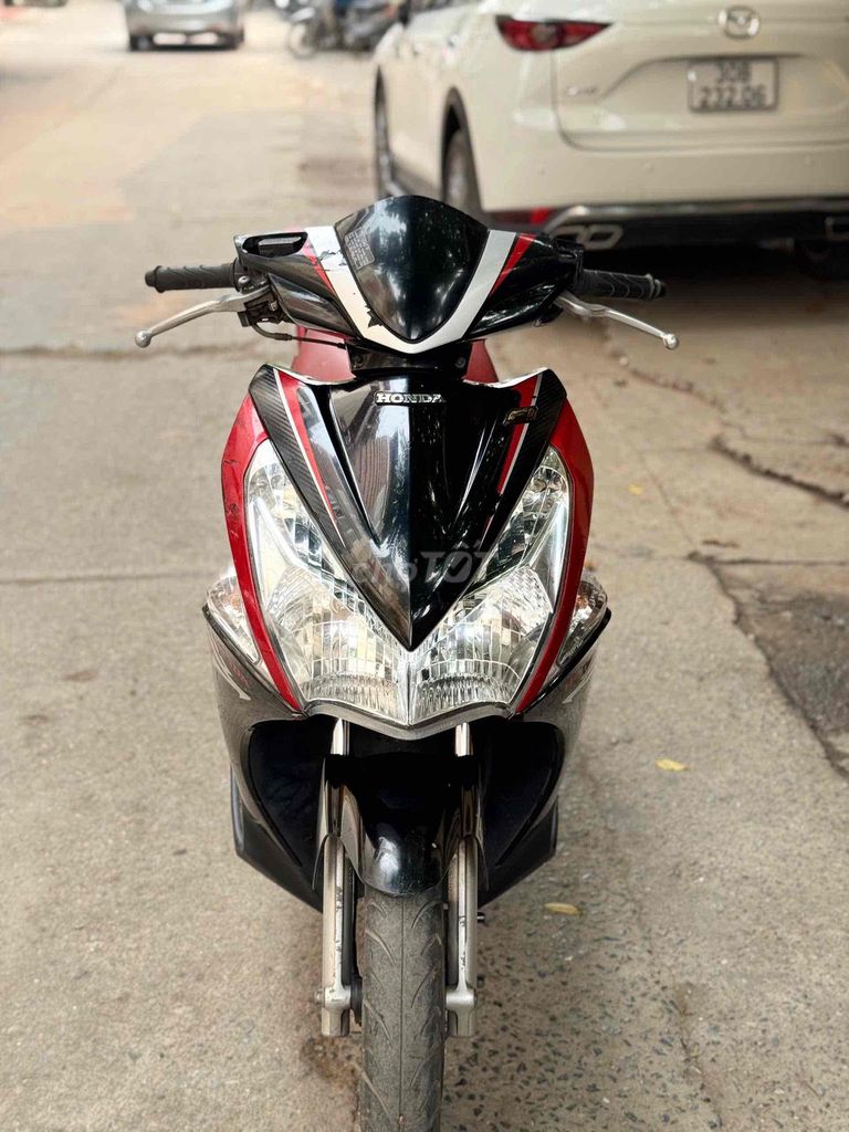 Спортивный Honda Air Blade FI, красно-черный, оригинал
