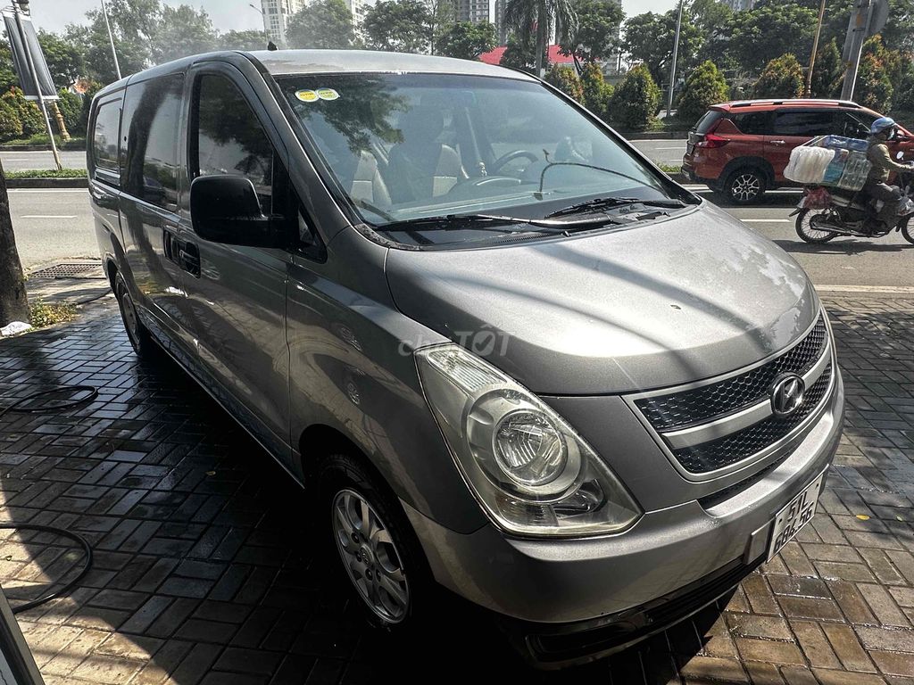 Cần Bán chiếc Hyundai Starex 2011 Xám. Mua bán Ô tô tại Quận 7 Tp Hồ Chí Minh được đăng bởi Hoàng Trung hình 2