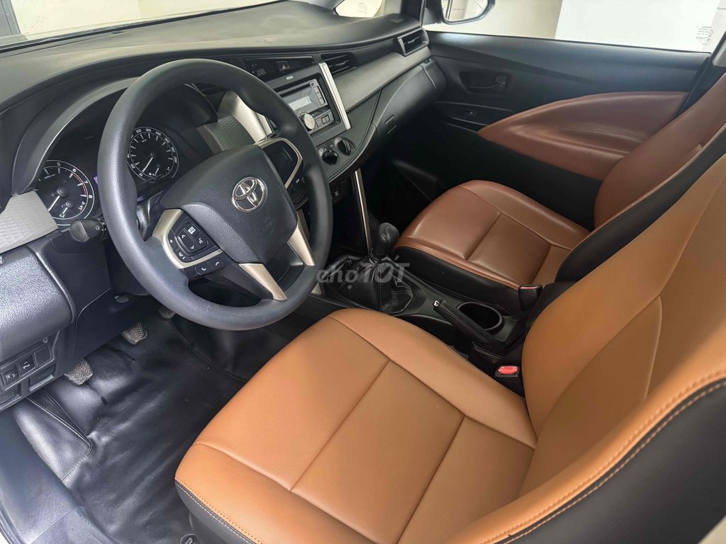 Toyota Innova 2017 Số sàn Nệm da 7 chỗ