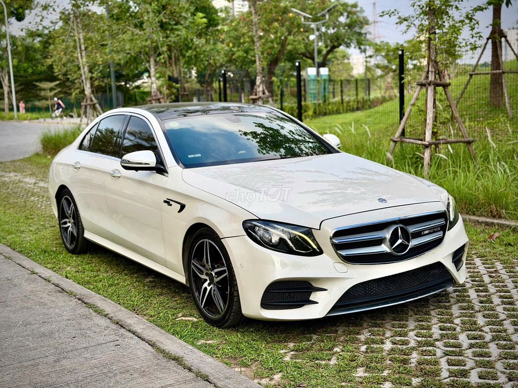 Мерседес E300 AMG 2017 белый 98000 км