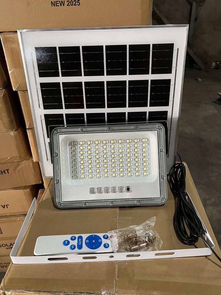 Đèn năng lượng mặt trời 35x35cm. Mua bán Đèn tại Huyện Phú Vang Thừa Thiên Huế được đăng bởi la vi hình 1