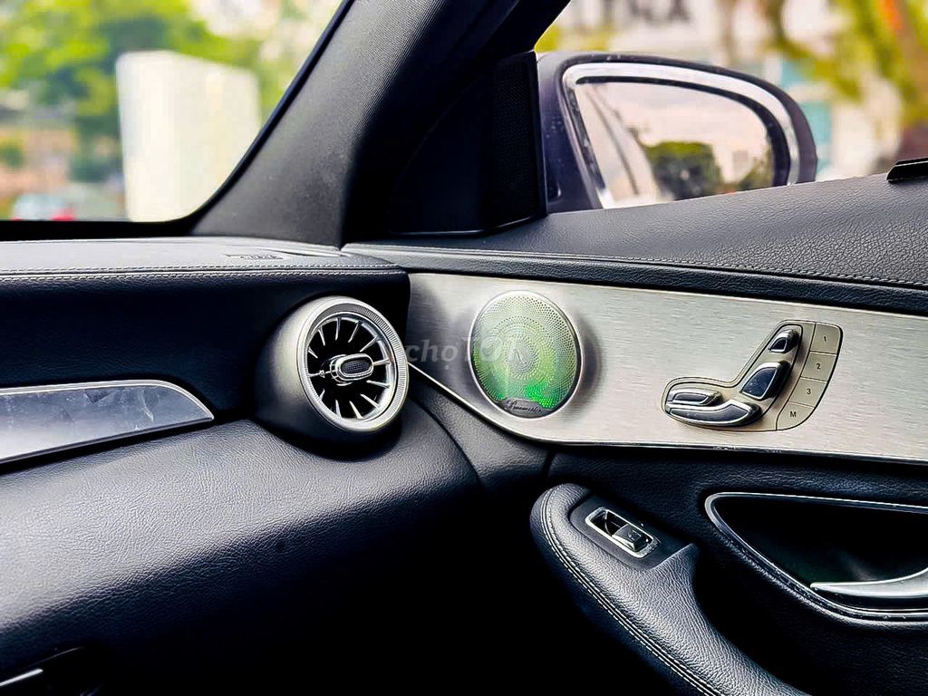 Mercedes Benz C300 AMG model 2018 Full option. Mua bán Ô tô tại Quận 7 Tp Hồ Chí Minh được đăng bởi JENNIE hình 9