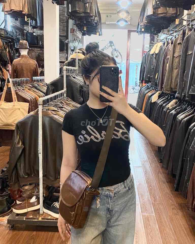 Túi đeo chéo da thật phong cách trẻ trung. Mua bán Túi xách tại Huyện Kiến Thuỵ Hải Phòng được đăng bởi  Nguyễn Minh Châu hình 1