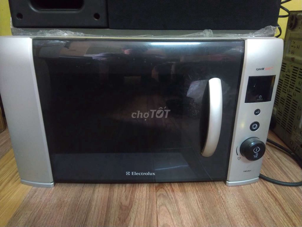 Nhà cần bán lò vi sóng ELECTROLUX