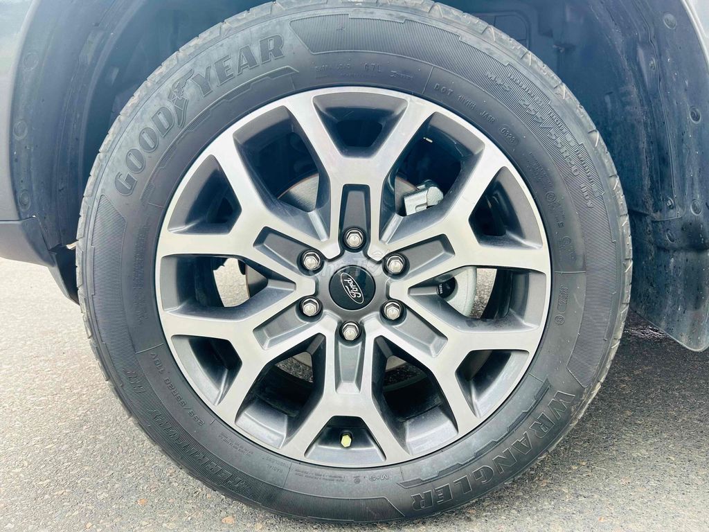 Ford Everest 2023 Titanium 2.0L 4x2 AT - 45000 km. Mua bán Ô tô tại Thành phố Buôn Ma Thuột Đắk Lắk được đăng bởi Hoài Chỉnh Ford hình 18