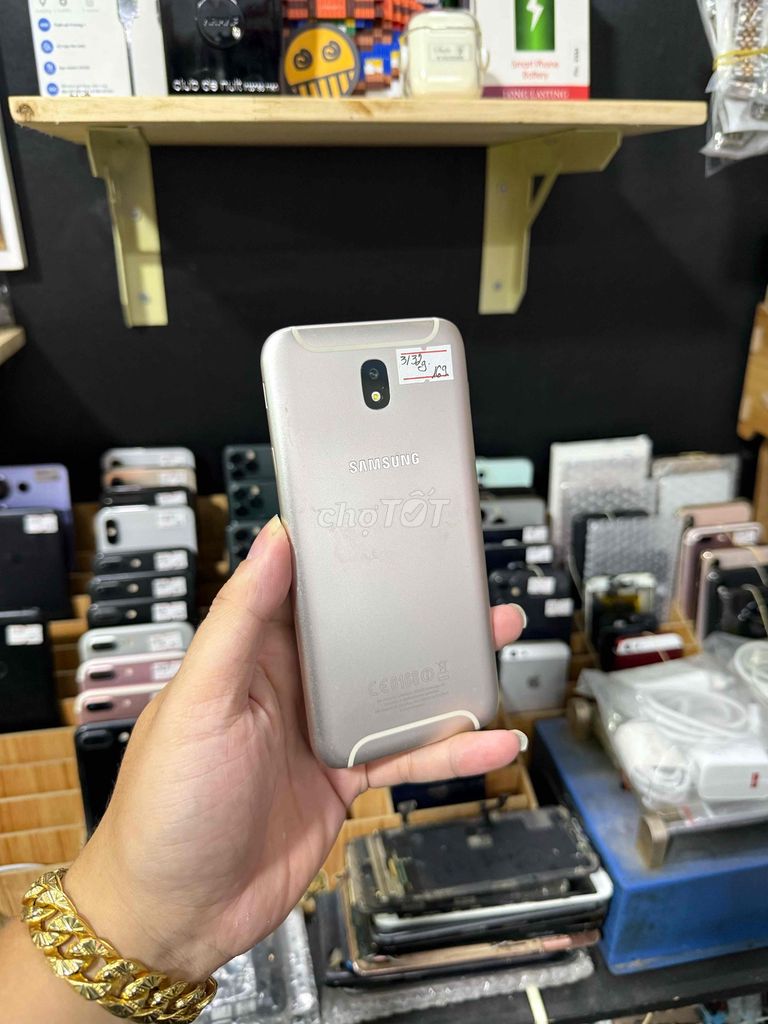 Samsung Galaxy J7 Pro 32GB Vàng. Mua bán Điện thoại tại Quận Bình Thạnh Tp Hồ Chí Minh được đăng bởi SyTuan hình 1