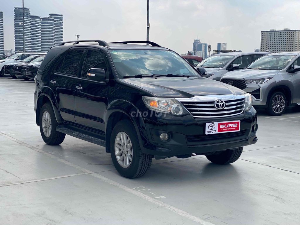 Toyota Fortuner 2.7V AT 2014 Đen Tự động 7 chỗ