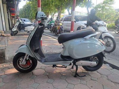 Xe máy điện Vespa màu xanh. Mua bán Xe điện tại Quận Đống Đa Hà Nội được đăng bởi Thiên Hương