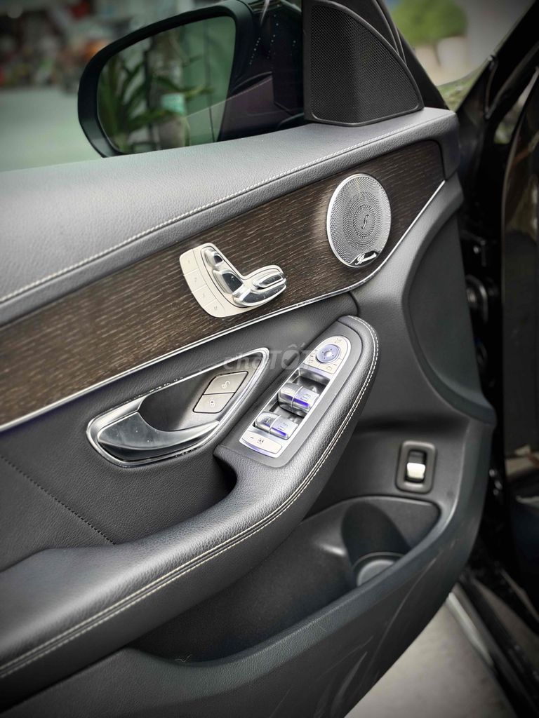 Mercedes-Benz C300 AMG 2020, черный