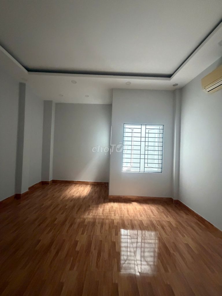KIỆT LÝ TỰ TRỌNG, ĐỐI DIỆN CÔNG AN TP, NHÀ 3 TẦNG CHỈ NHỈNH 100TR/M2.