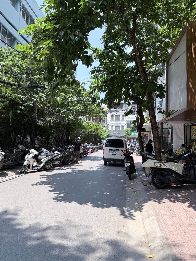Bán nhà núi Trúc Ba Đình, ô tô tránh, kinh doanh, 32m2, 6 tầng, 12.2 t
