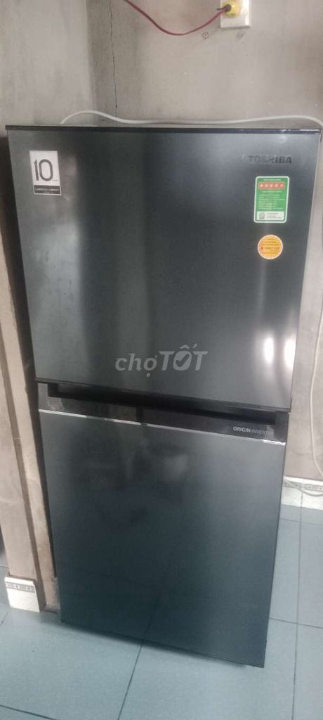 Tủ lạnh Toshiba 180L Đen. Mua bán Tủ lạnh tại Huyện Phú Vang Thừa Thiên Huế được đăng bởi Lâm hình 1