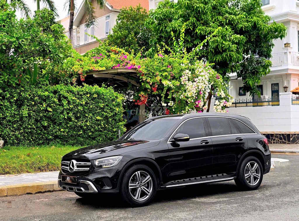 Подтяжка лица Mercedes GLC200 V1 2022 черный хорошая цена