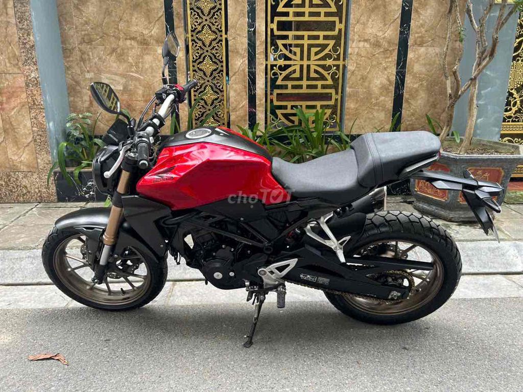 HONDA CB300R motor pkl xe lướt đẹp keng 2022 mới. Mua bán Xe máy tại Quận Cầu Giấy Hà Nội được đăng bởi Tong motor xe may hình 3