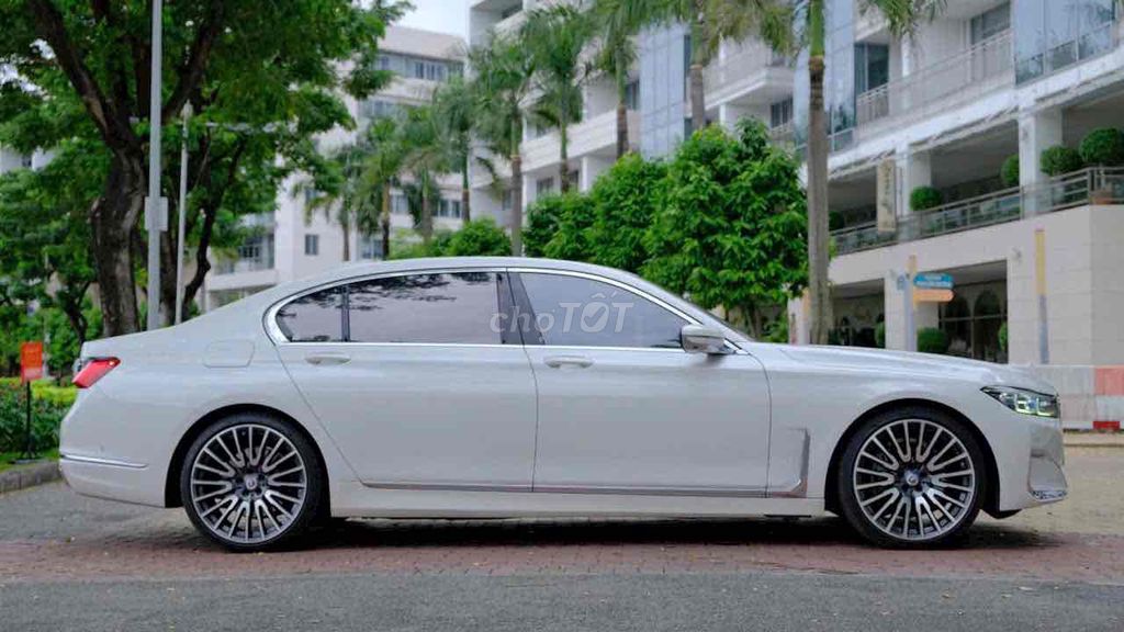BMW 740i PE 2020 Trắng 20.000 km. Mua bán Ô tô tại Quận 7 Tp Hồ Chí Minh được đăng bởi Hoàng Trung hình 11