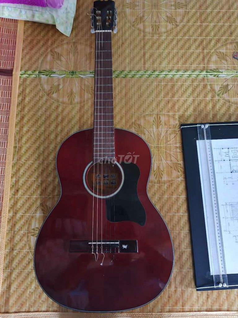 Đàn guitar classic gỗ Nâu đỏ. Mua bán Nhạc cụ tại Thành phố Trà Vinh Trà Vinh được đăng bởi Tuấn Hưng hình 1