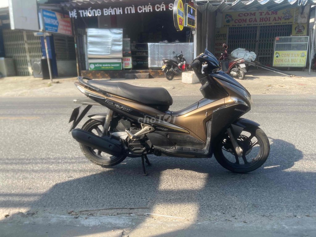 Скутер Honda Air Blade из черного золота