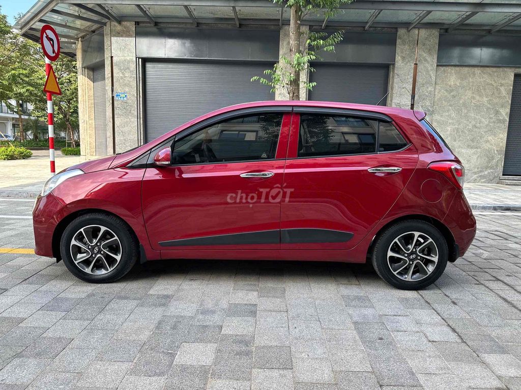 Хюндай I10 1.2AT 2018 красный хэтчбек