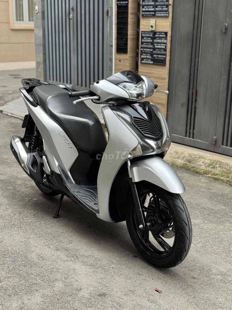 honda sh 125i màu bạc xe đẹp keng bstp 9 chủ. Mua bán Xe máy tại Quận Gò Vấp Tp Hồ Chí Minh được đăng bởi CHXM 86 chuyên bán xe trả góp hình 3