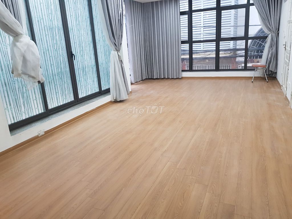 Cho thuê văn phòng phố Kim Mã,dtsd 75m2,thông sàn, bđ,hn