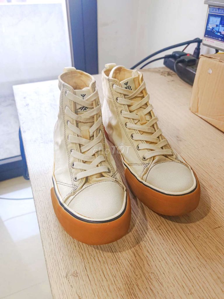 Giày cổ cao Ananas size 39 màu Kem. Mua bán Giày dép tại Quận Phú Nhuận Tp Hồ Chí Minh được đăng bởi Tuấn Anh hình 1