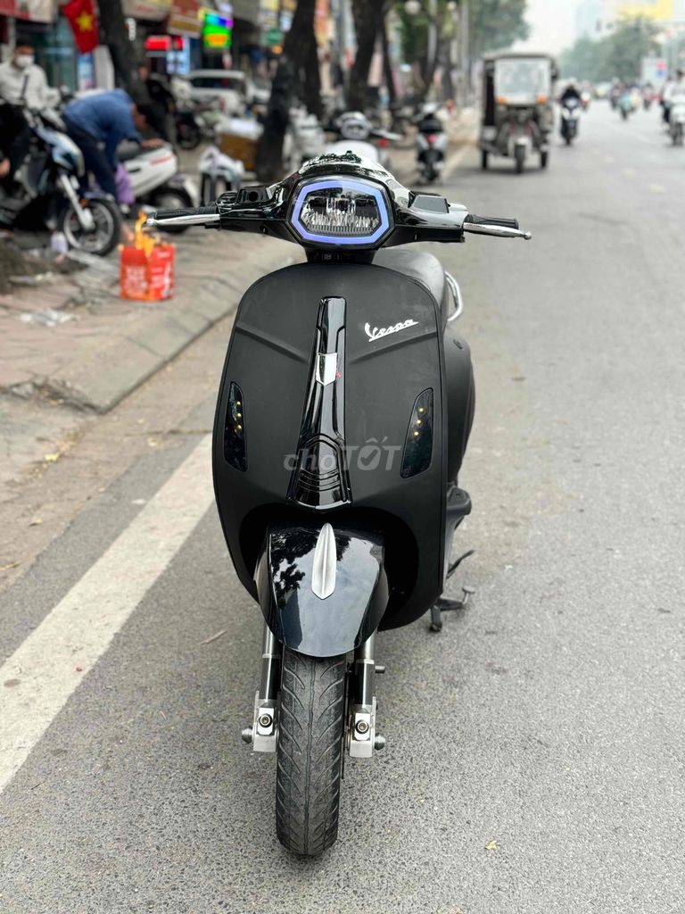 Vespa đen nhám ảnh chụp thật 100%, đủ giấy tờ