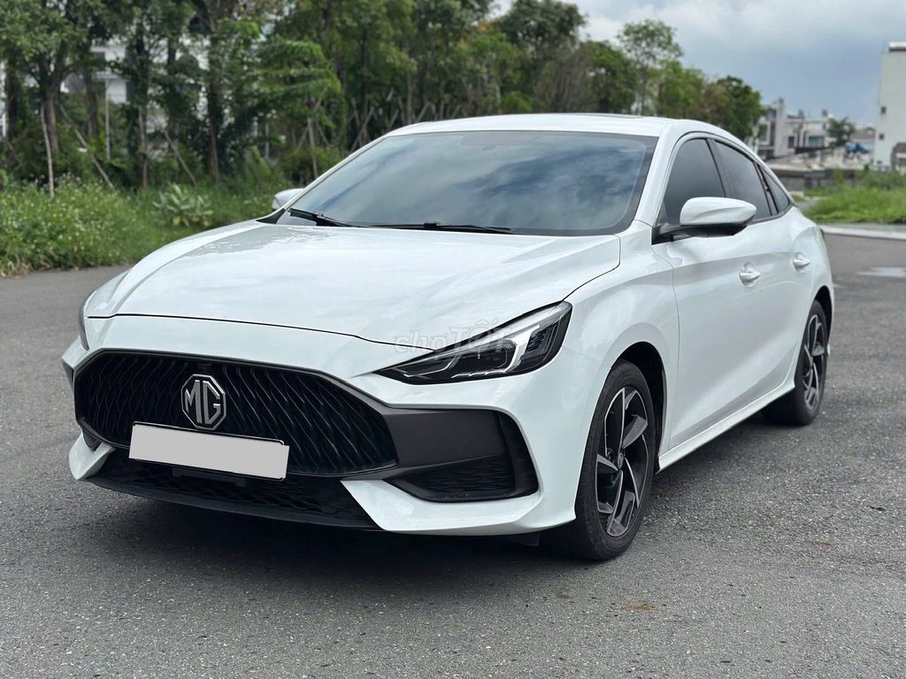 MG MG5 Luxury 2023 белый 20 000 км