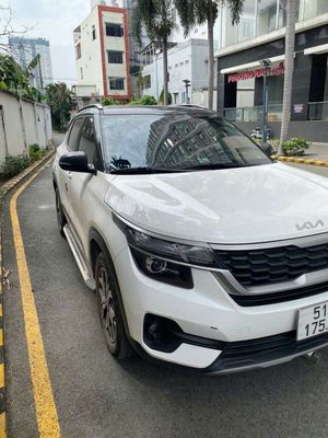 KIA Seltos Luxury 26000 km Trắng. Mua bán Ô tô tại Quận 8 Tp Hồ Chí Minh được đăng bởi thiện