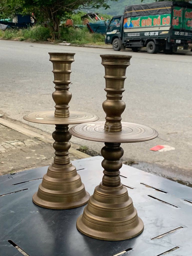 Chân nến Đồng Cổ điển. Mua bán Đồ sưu tầm, đồ cổ tại Quận Sơn Trà Đà Nẵng được đăng bởi THANH LÝ MUA BÁN ĐỒ CŨ MỚI hình 1