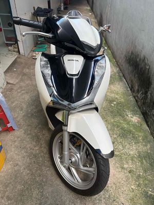 Honda SH Tự động ABS Trắng Đen