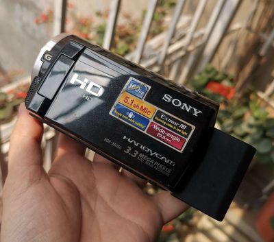 Handycam Sony HDR-XR160E màn hình quay lật 360