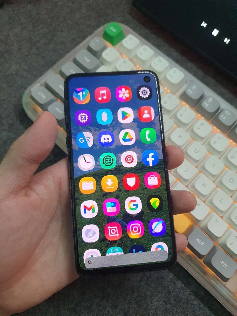 Samsung Galaxy S10e Đen. Mua bán Điện thoại tại Thành phố Tuy Hòa Phú Yên được đăng bởi PLag hình 1